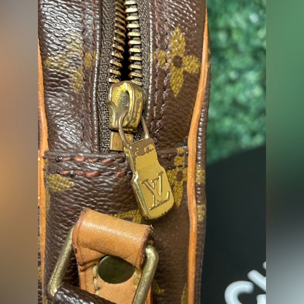 Louis Vuitton - Vintage Danube Monogram Canvas Crossbody Bag - 2002 - Picture 14 of 16